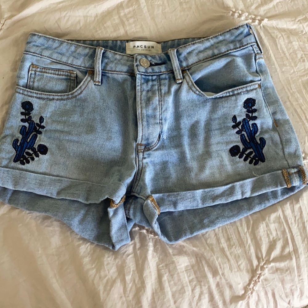 Jean shorts with cute stitching on the side